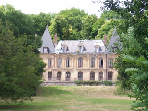 Soin du Tapis et du Parquet Issou